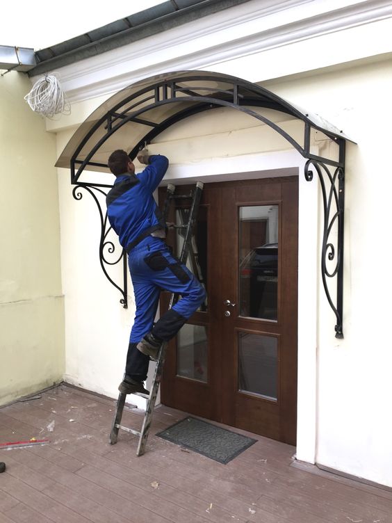 Козырек с поликарбонатом