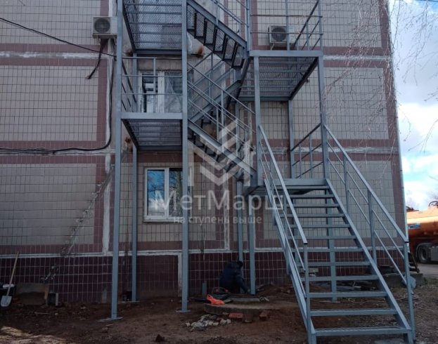 Лестница оцинкованная