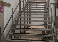 Лестница для торгового центра под ключ