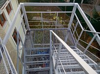 Маршевая лестница в дом престарелых