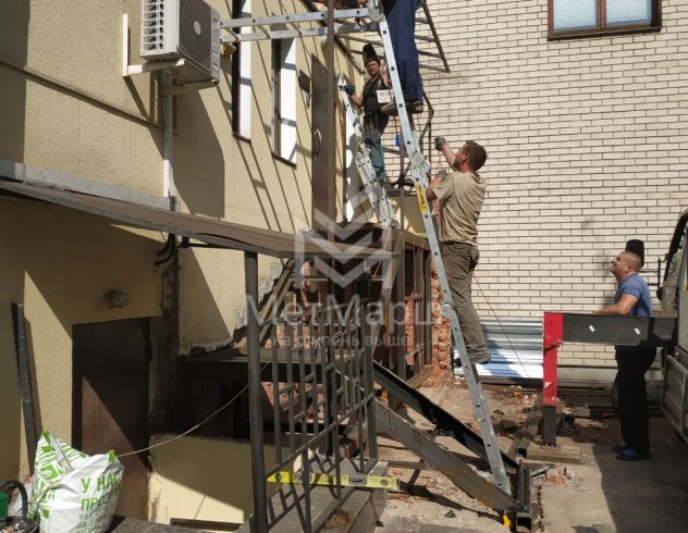 Входная группа с монолитными ступенями