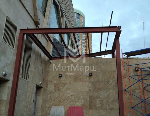 Лестница маршевая эвакуационная с опорной площадкой высотой 17.2м