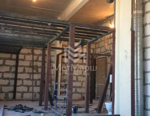 Антресоль в квартиру с высоким потолком