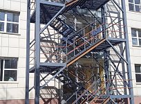 Лестница маршевая П2, высотой 13.5м для хостела