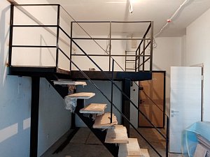 Антресольный этаж в комнату