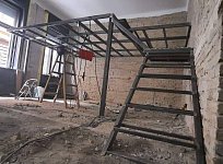 Второй этаж с деревом