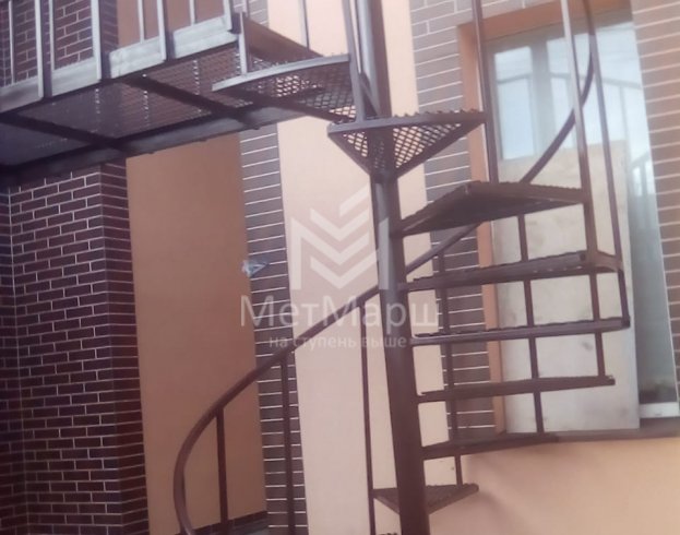 Лестница винтовая на второй этаж