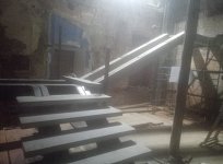 Дизайнерская лестница с раскреплением в стены