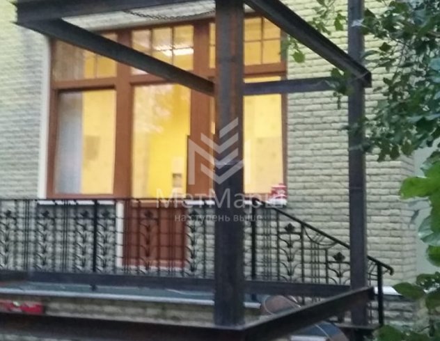 Маршевая лестница в дом престарелых