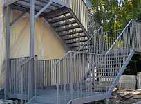 Маршевая лестница в больницу