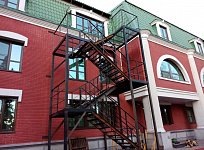 Наружняя металлическая лестница